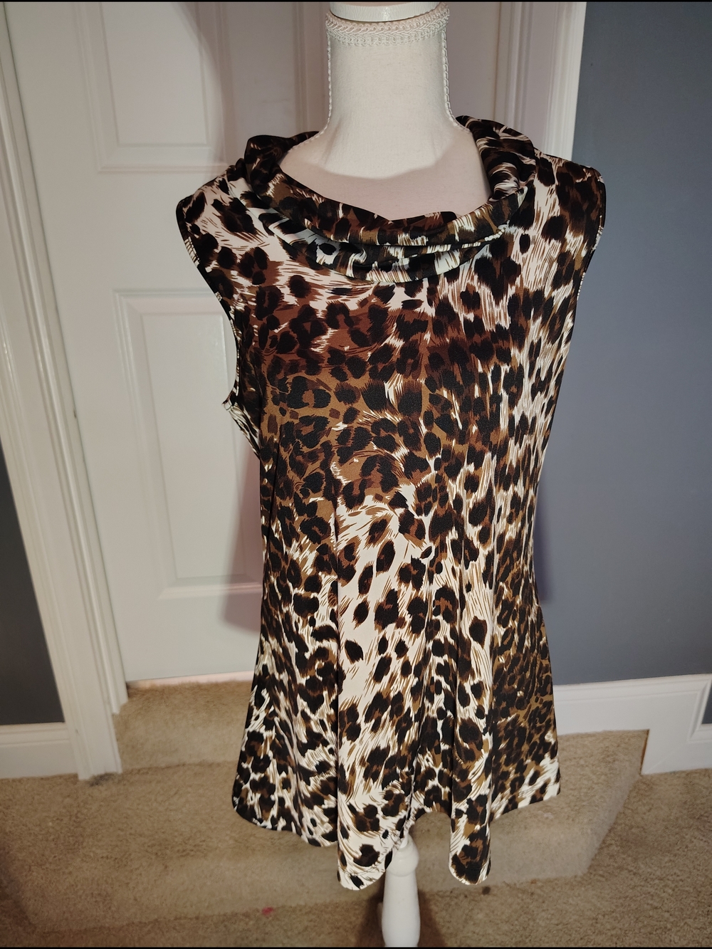 New Directions Leopard Print‎ Cowl Neck Sleeveless Top Size Medium Euc